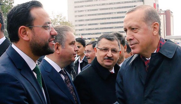 AKP'li eski vekil de 3 maaş alanlar kervanına katıldı