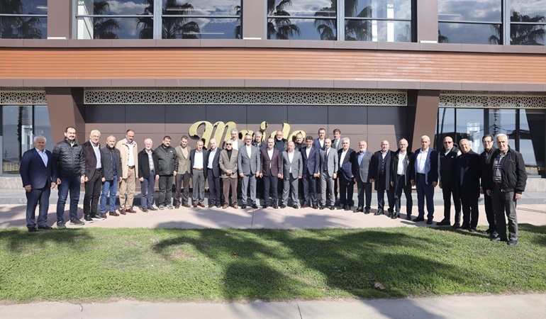 AKP’liler her seçimde olduğu eski başkanlarla da kucaklaştı