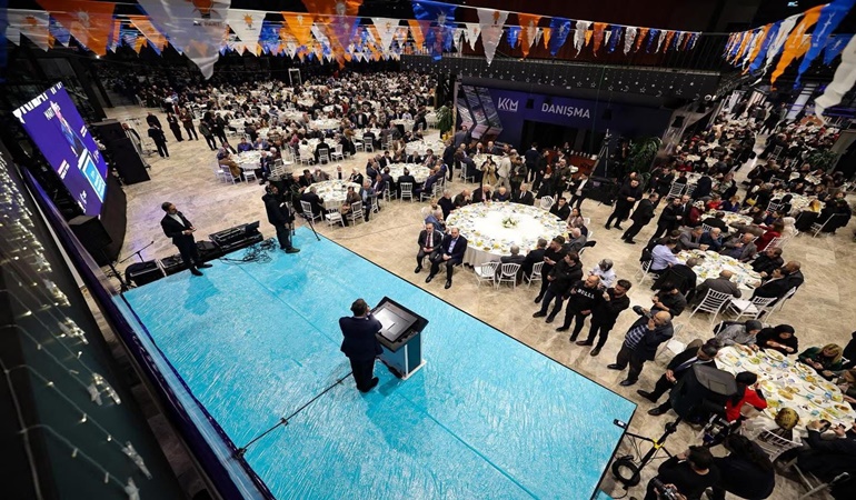 AKP’liler iftarda salona sığmadı