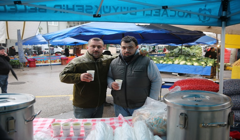 AKP’liler seçim öncesi Kocaeli’de de ücretsiz çorba dağıtmaya başladı