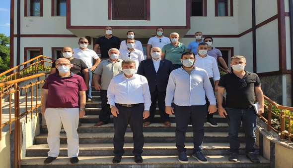 AKP'nin o vekili Kartepe'de turizm esnafını dinledi