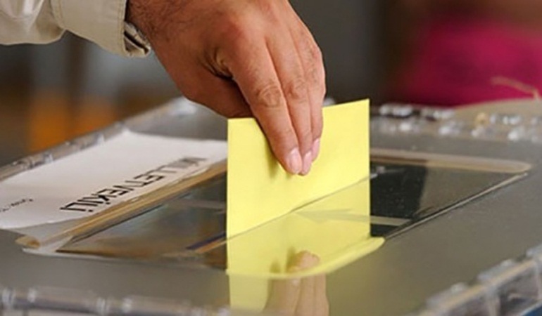 AKP’nin oyu bir yılda her ay eridi