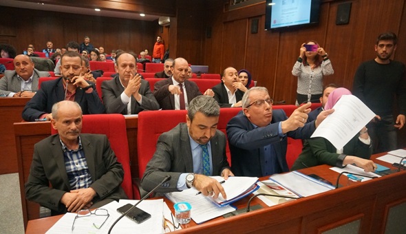 AKP ve MHP'liler İzmit Meclisini, bu kez oylarıyla çalıştırmadı