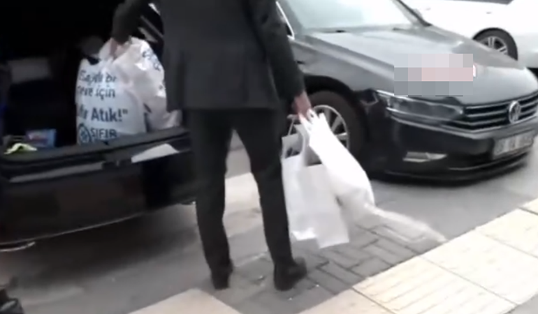 Akşener eşyalarını toplattı