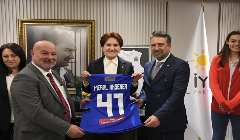 Akşener, İzmit Belediyespor’u ağırladı 