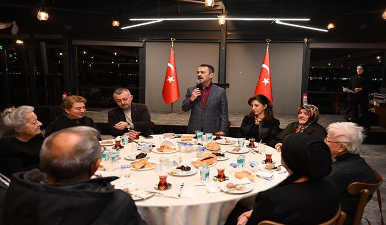 Aktaş ve Büyükakın çifti, Huzurevi sakinleriyle iftar yaptı
