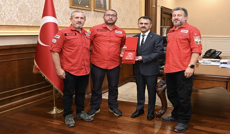AKUT gönüllülerinden Vali Aktaş'a ziyaret 