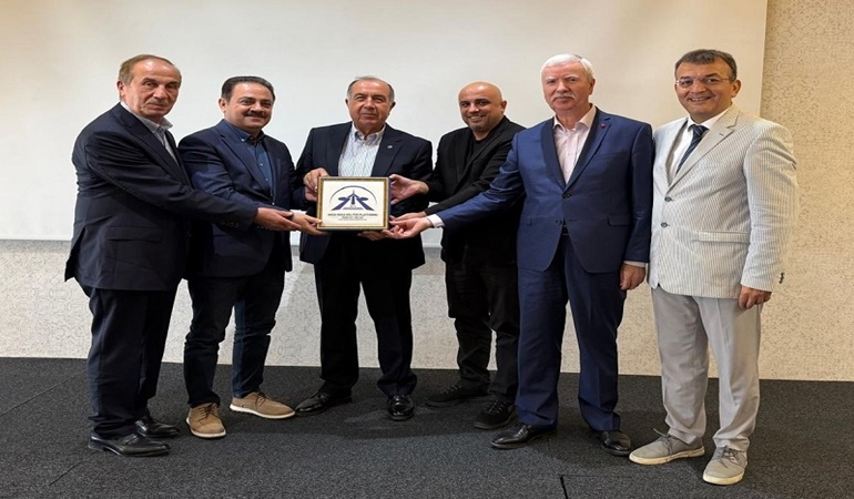 Alaattin Büyükkaya ikinci baskısı yapılan yeni kitabını İzmit’te tanıttı