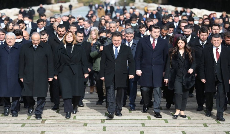 Ali Babacan, Anıtkabir özel defterini imzaladı