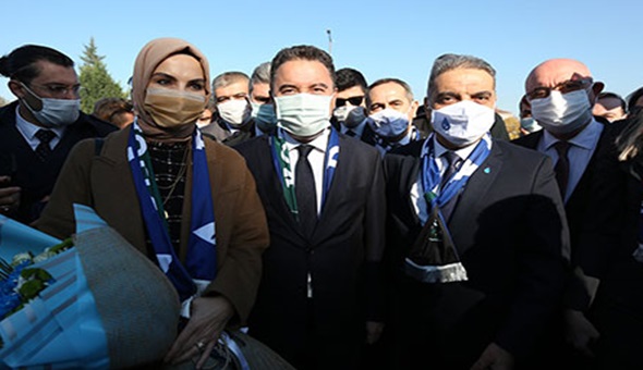 Ali Babacan Kocaeli'de büyük ilgiyle karşılandı