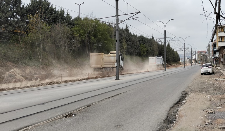 Alikahya’da bu yol çok toz kaldırıyor!