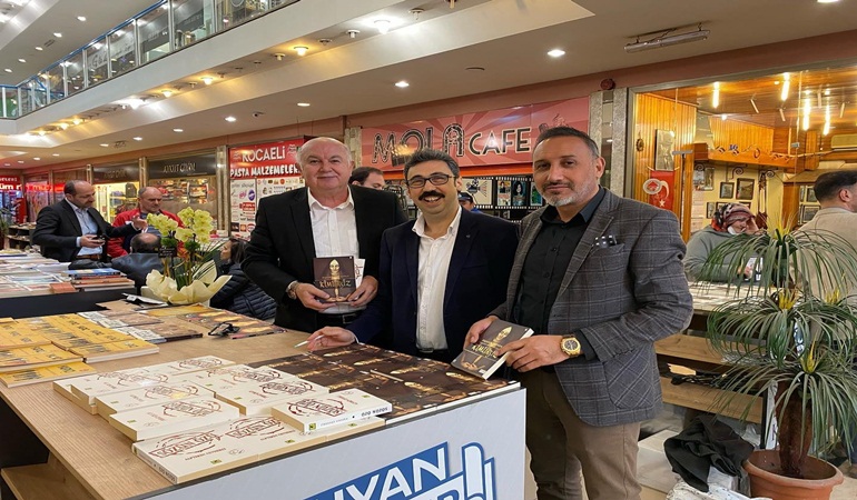 Alptekin Cevherli ve Gürkan Uysal kitaplarını imzaladı