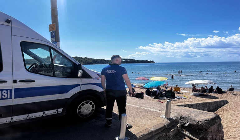 Ambulans ekipleri de sahillerden ayrıldı