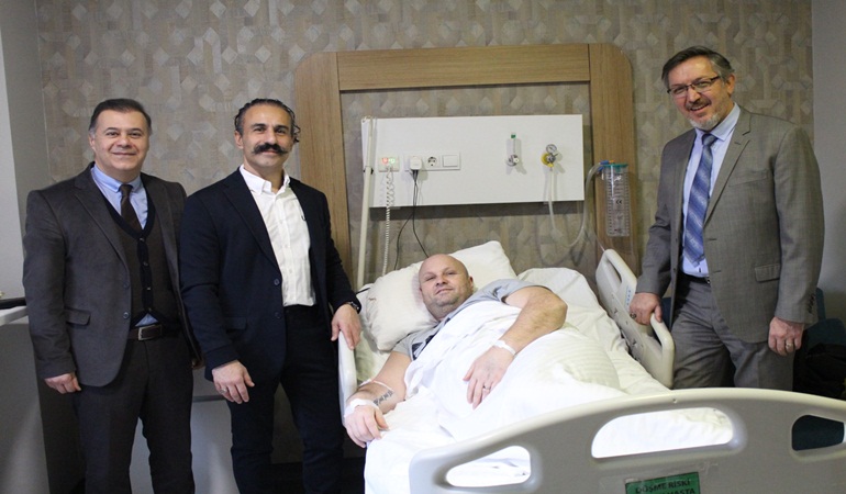 Amerikalı Hasta Atakent Cihan Hastanesi’nde ameliyat edildi