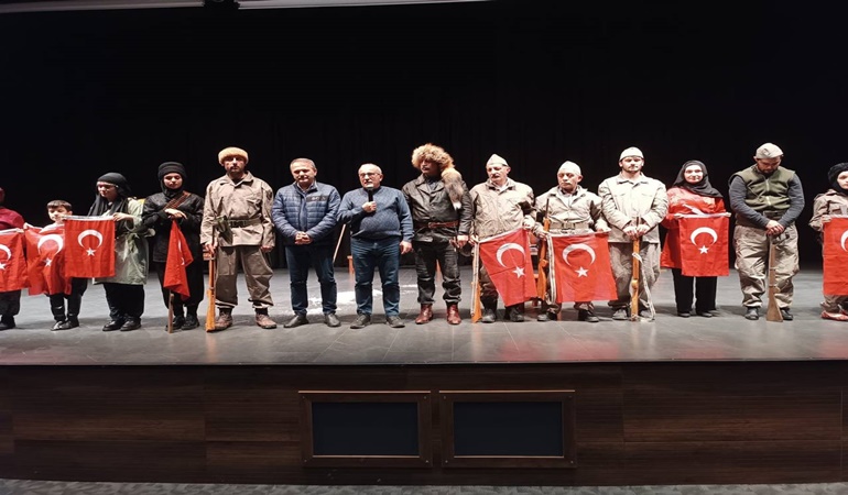 Anadolu’da Tarih Yazan Analar oyunu Çayırova’da sahnelendi