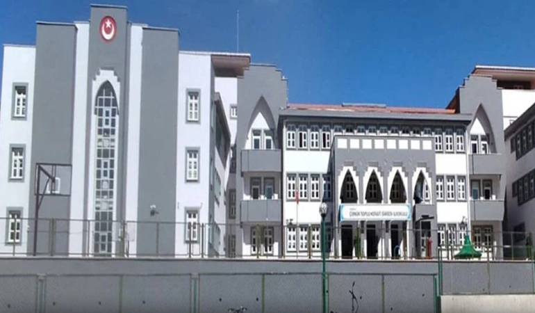 Andımızın okunmasını isteyen kadına iftira mı atıldı?