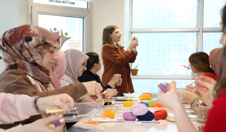 Anne Şehir’den Punch tekniği ile nakış