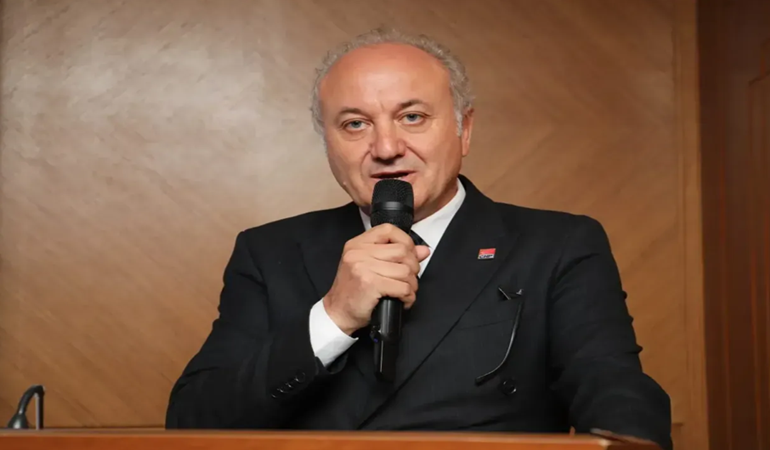 Arcan’dan Büyükakın’a: Bir aile yok olmuş, sen hâlâ müfteri diye bağırıyorsun