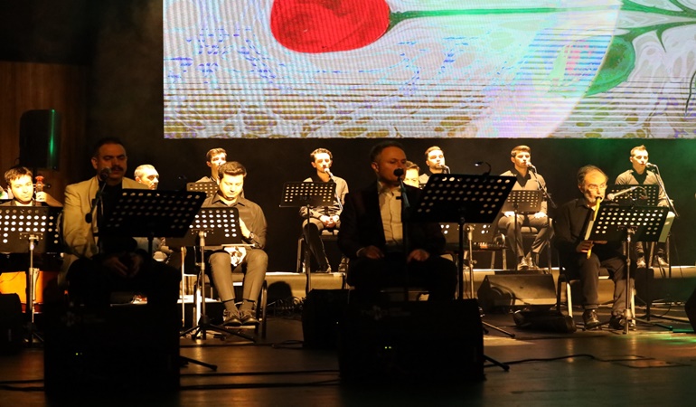 Aşkın Peygamberi gönüllere dokundu