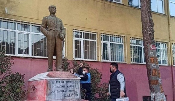 Atatürk büstlerine çirkin saldırıya suç duyurusu