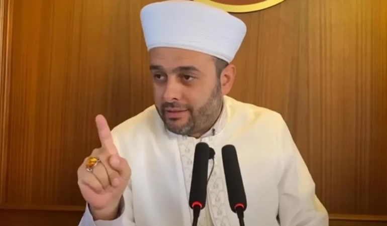 Atatürk'e dil uzatan Konakçı'nın sırtını kimlerin sıvazladığı ortaya çıktı!