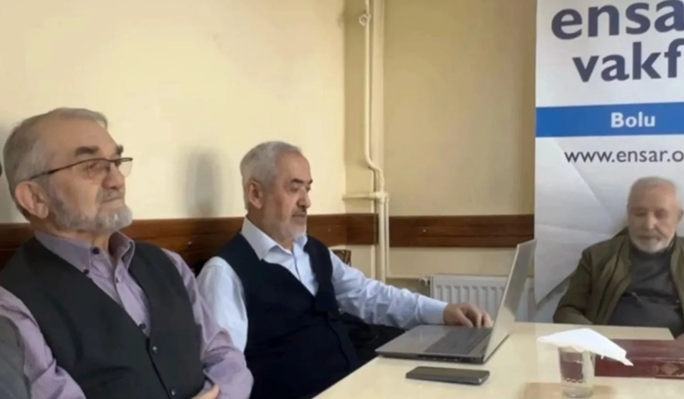 Atatürk'e dil uzatanları el üstünde tutuyorlar