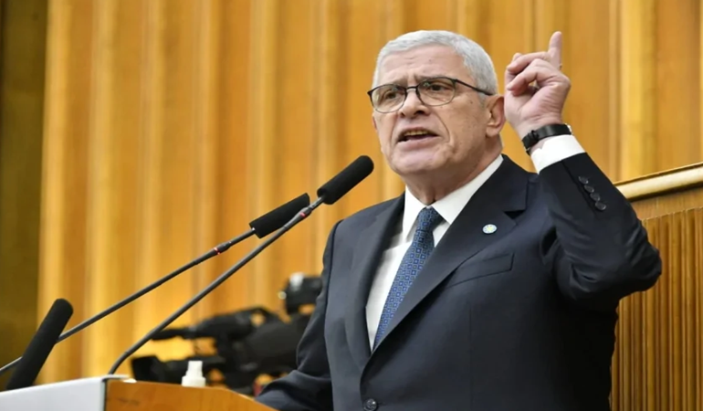 Atatürk’e Fatiha okunmasını yasaklamaya kalkışan hainler topluluğu var bu ülkede