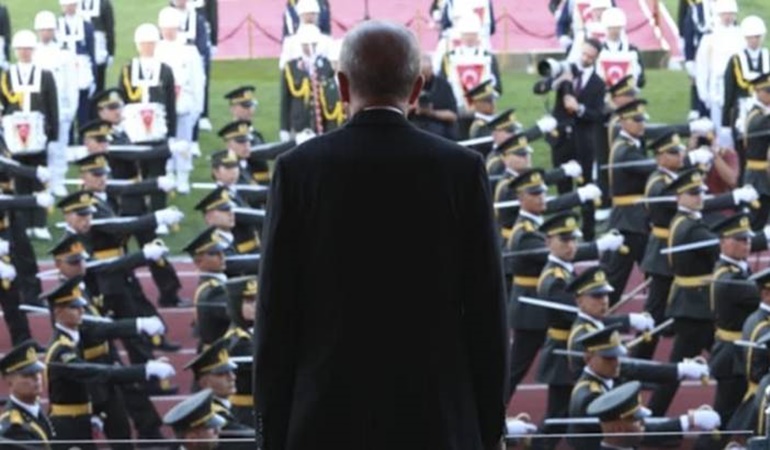 Atatürk'le özdeşleşen marşları yasaklayıp dizi müziği çaldılar