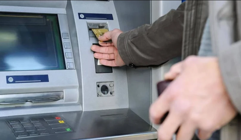 ATM'lerde bir devir kapanıyor!