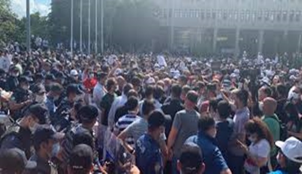 Avukatlara biber gazlı müdahale