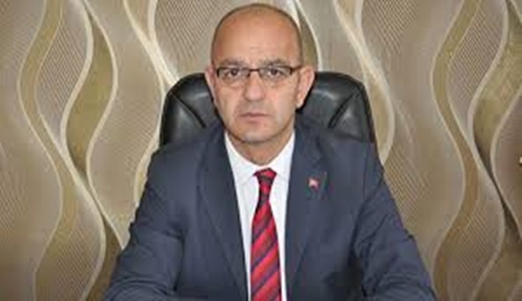 Aydın Ünlü o ilçe başkanına çizik attı