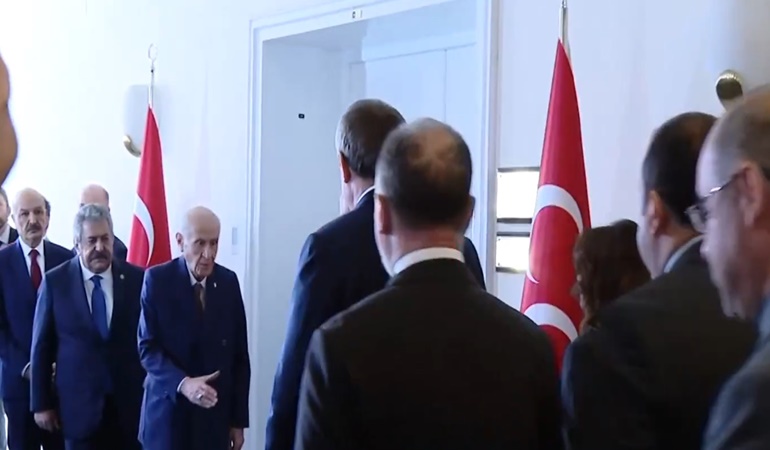 Bahçeli DEM'lilerle demli çay içti!