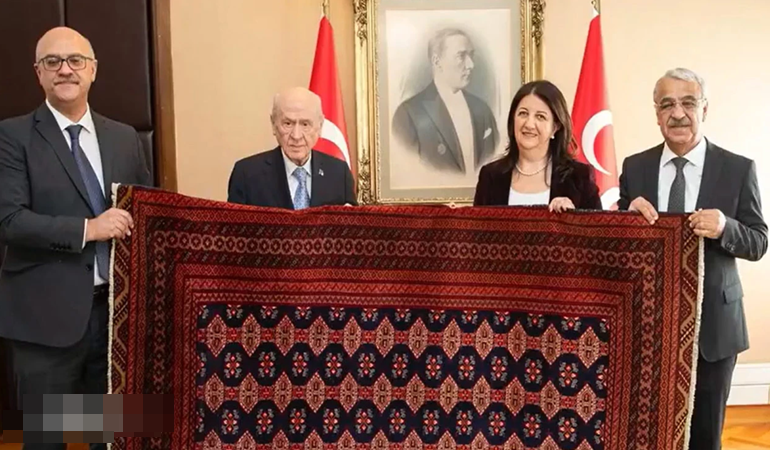 Bahçeli ile PKK lideri hediyeleştiler!