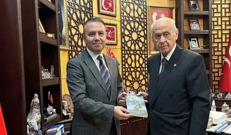 Bahçeli'nin danışmanından AKP'lilere Atatürk uyarısı!