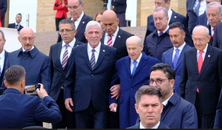 Bahçeli'nin koluna giren ve şimşekleri üzerine çeken Dervişoğlu'ndan açıklama!