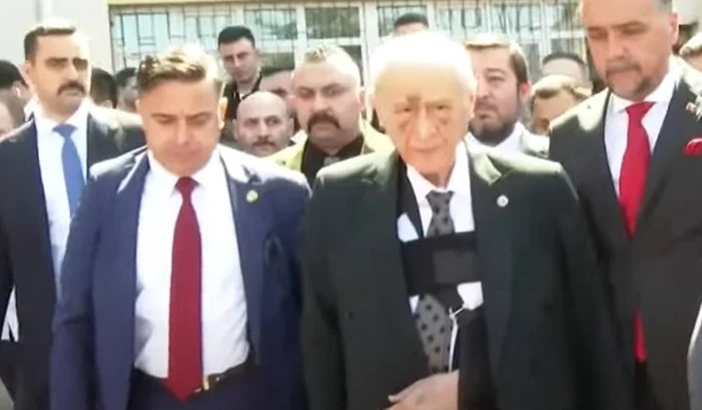 Bahçeli'nin sol kolu sargıda, yüzünde de morluklar dikkat çekti