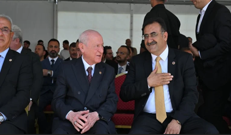 Bahçeli o törende de DEM'lilerle demlendi!
