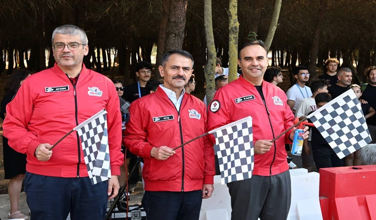 Bakan Kacır o yarışma için Gebze’ye geldi