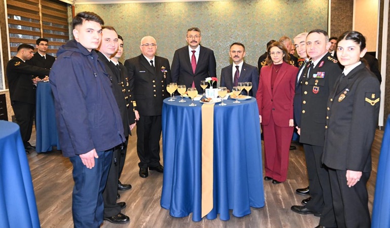 Bakan Yardımcısı Çelik ve Vali Aktaş, soluğu Garnizon Komutanlığı’nda aldı