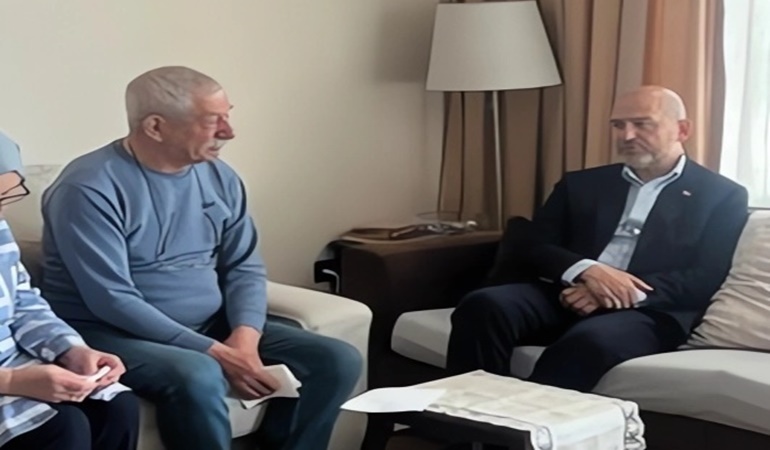 Bakanlık bitti, sakal tıraşı olmayı unuttu!