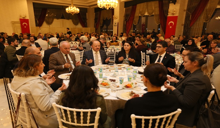 Balkan Göçmenleri Derneği'nden geleneksel iftar