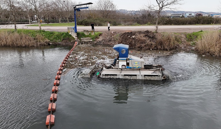 Bariyer sistemi ile atıkların İzmit Körfezi’ne ulaşması engelleniyor