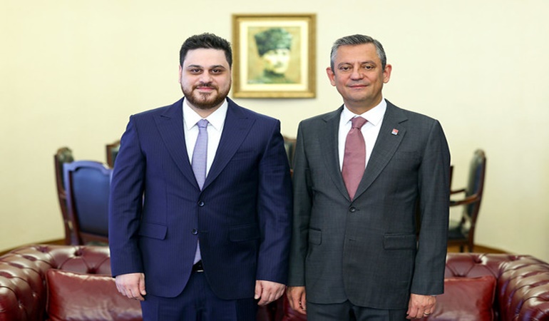 Baş'tan Özel'e : Demokrasi dilenme, masadan kalk