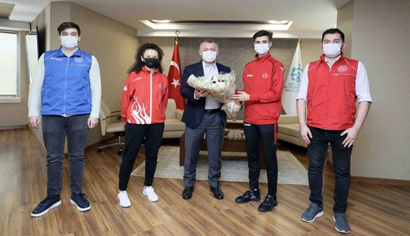 Başarılı sporcularımızı daha görünür kılmalıyız