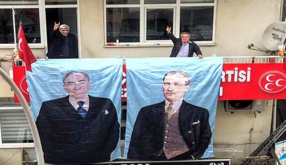 Başbuğ'un dev posterini parti binasına astı