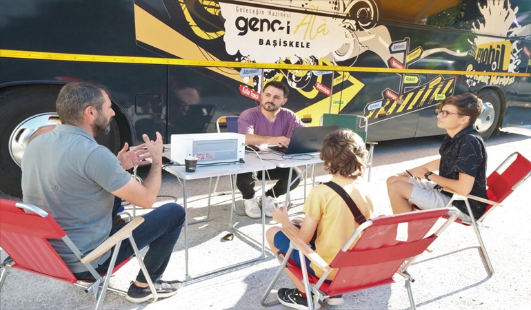 Başiskele Belediyesi YKS tercihinde gençlere destek oldu