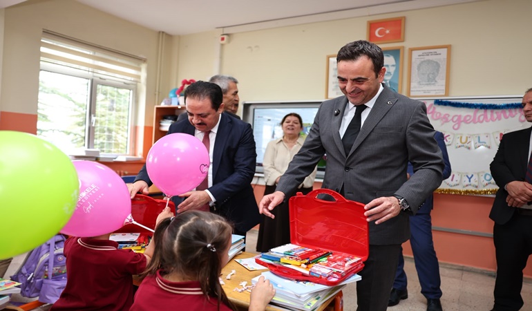 Başiskele’de 1963 öğrenciye kırtasiye seti 