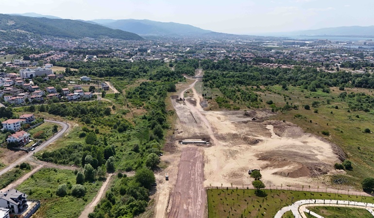 Başiskele’de 20 metre genişliğinde yeni yol çalışması başladı