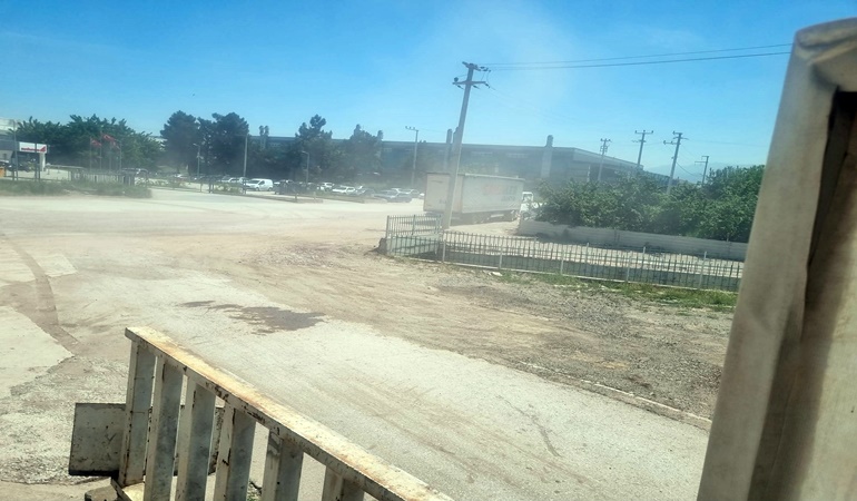 Başiskele’de bu yol çok toz kaldırıyor!