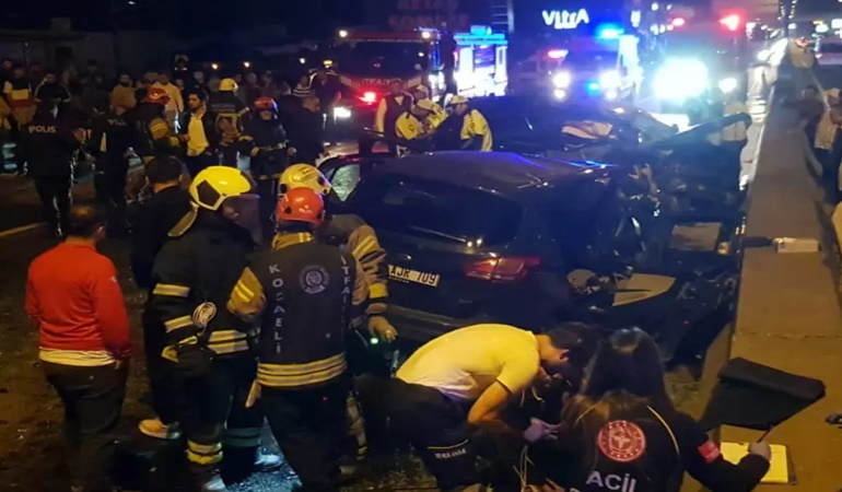 Başiskele’de feci kaza: 2 ölü 8 yaralı